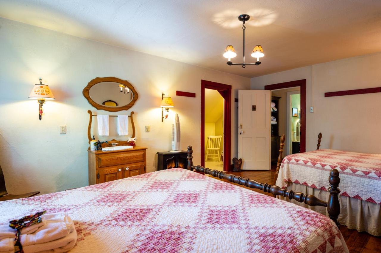 The Pines Of Dresden Bed and Breakfast Εξωτερικό φωτογραφία