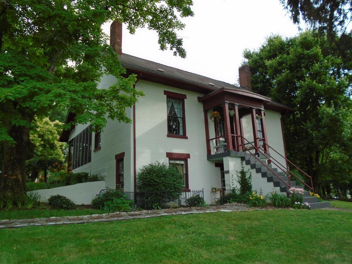 The Pines Of Dresden Bed and Breakfast Εξωτερικό φωτογραφία