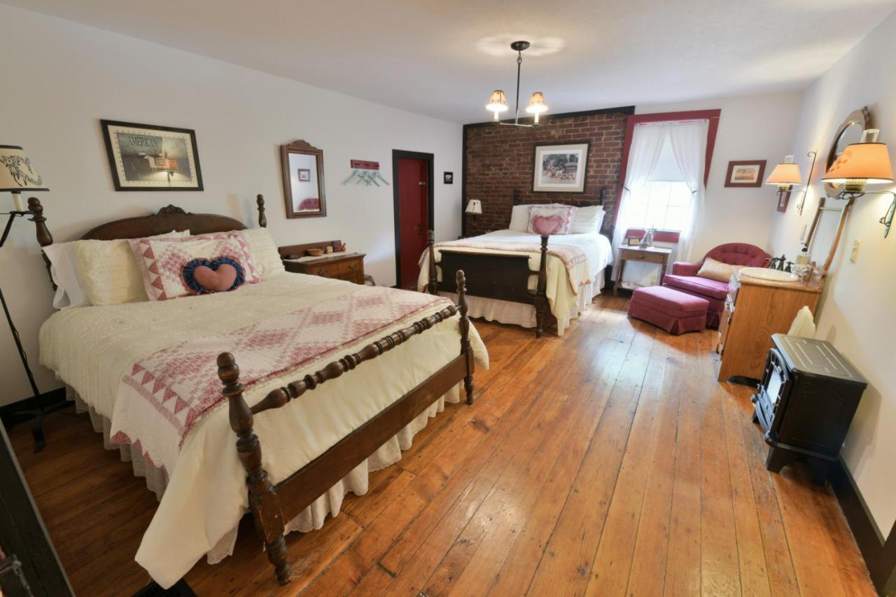 The Pines Of Dresden Bed and Breakfast Εξωτερικό φωτογραφία