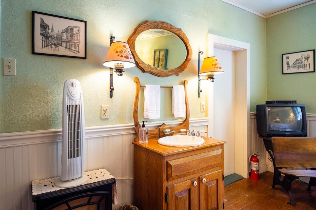 The Pines Of Dresden Bed and Breakfast Εξωτερικό φωτογραφία