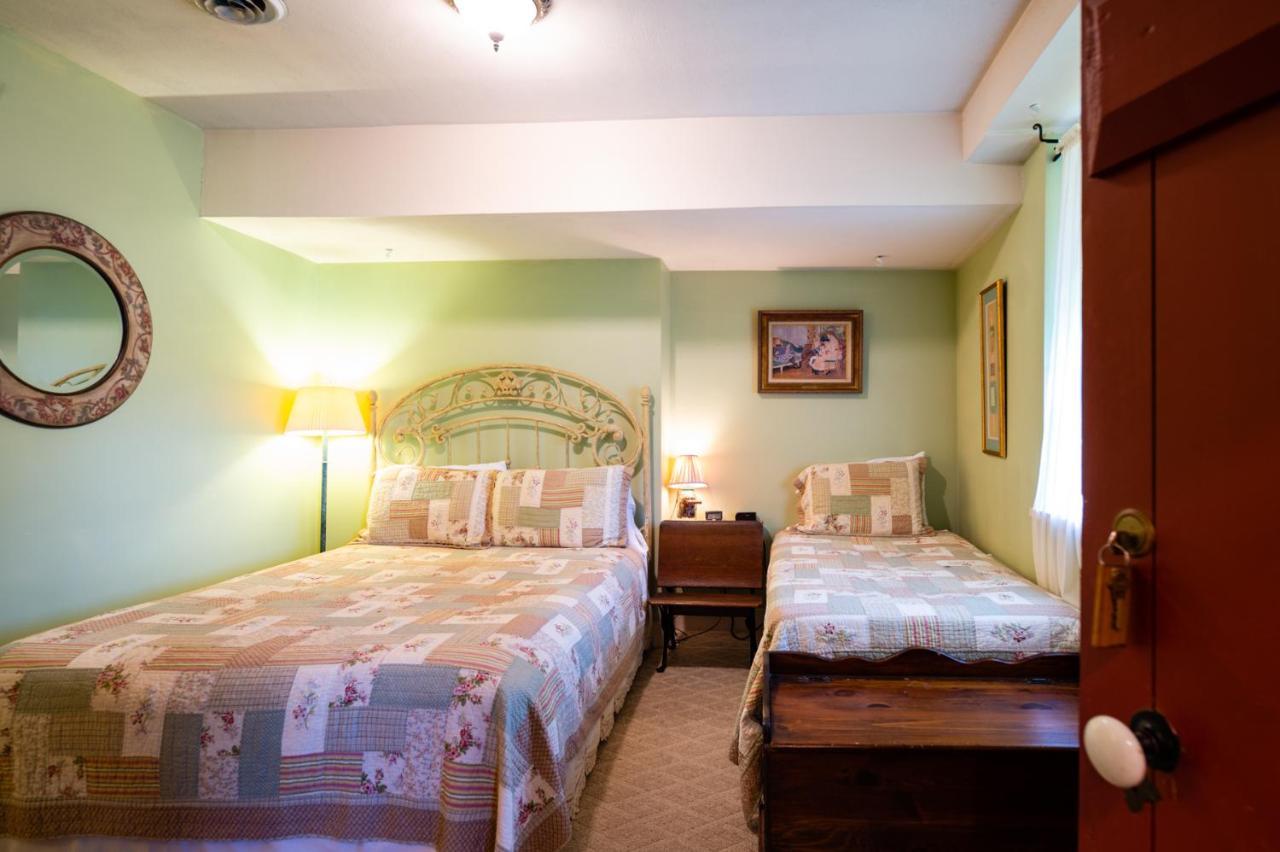 The Pines Of Dresden Bed and Breakfast Εξωτερικό φωτογραφία