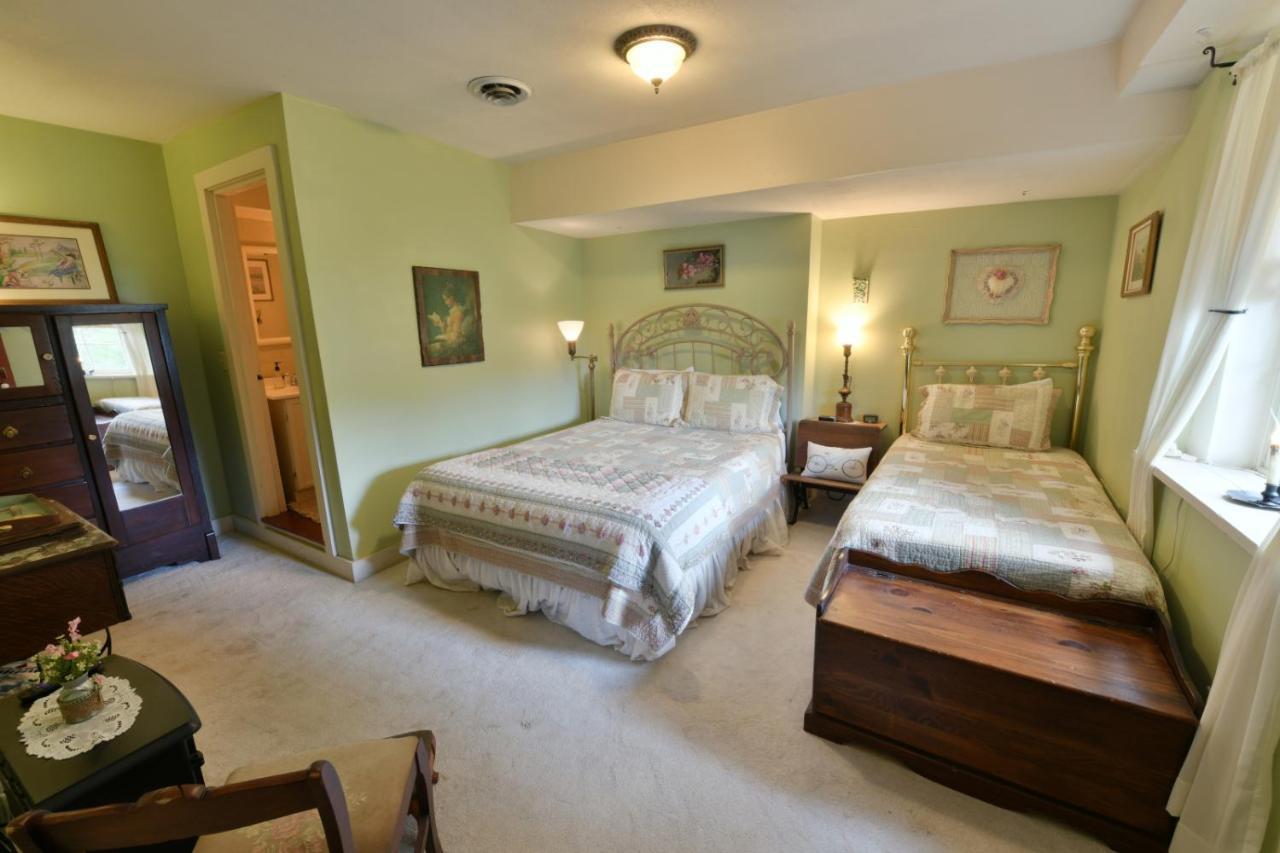 The Pines Of Dresden Bed and Breakfast Εξωτερικό φωτογραφία