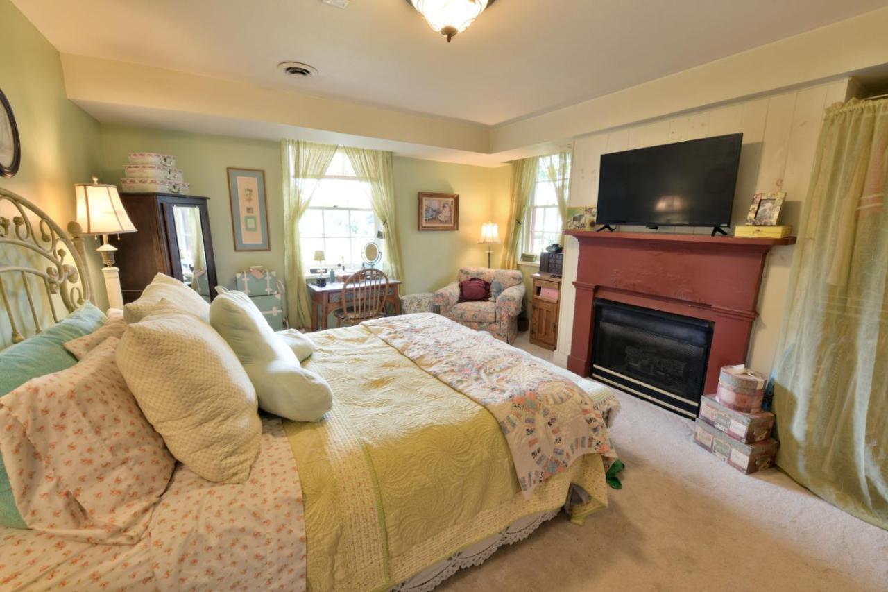 The Pines Of Dresden Bed and Breakfast Εξωτερικό φωτογραφία