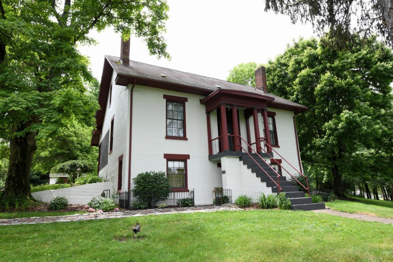 The Pines Of Dresden Bed and Breakfast Εξωτερικό φωτογραφία