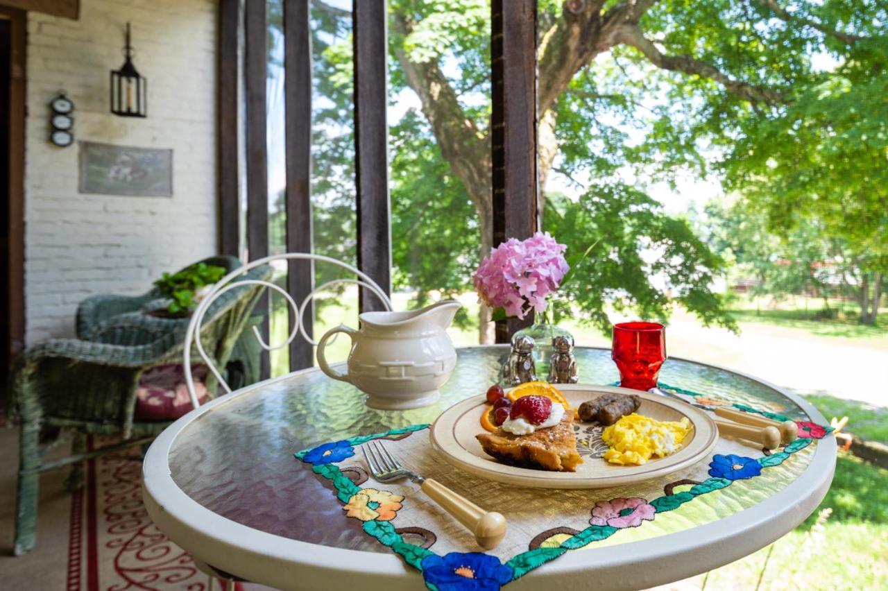 The Pines Of Dresden Bed and Breakfast Εξωτερικό φωτογραφία