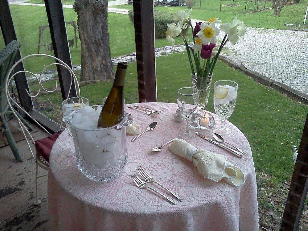 The Pines Of Dresden Bed and Breakfast Εξωτερικό φωτογραφία