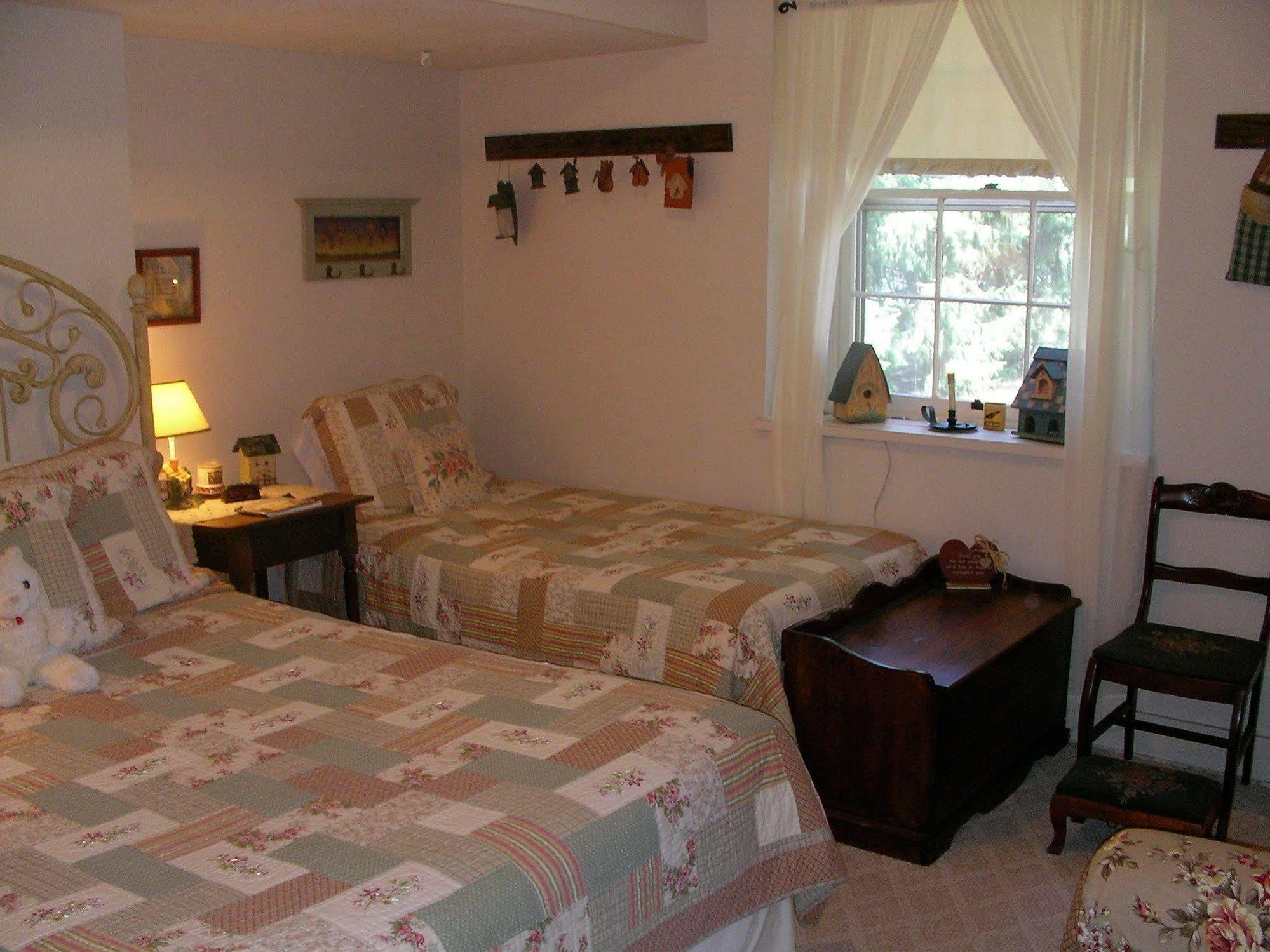 The Pines Of Dresden Bed and Breakfast Δωμάτιο φωτογραφία