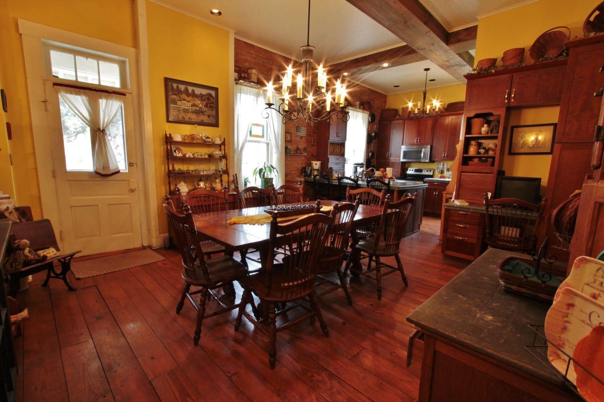 The Pines Of Dresden Bed and Breakfast Εξωτερικό φωτογραφία