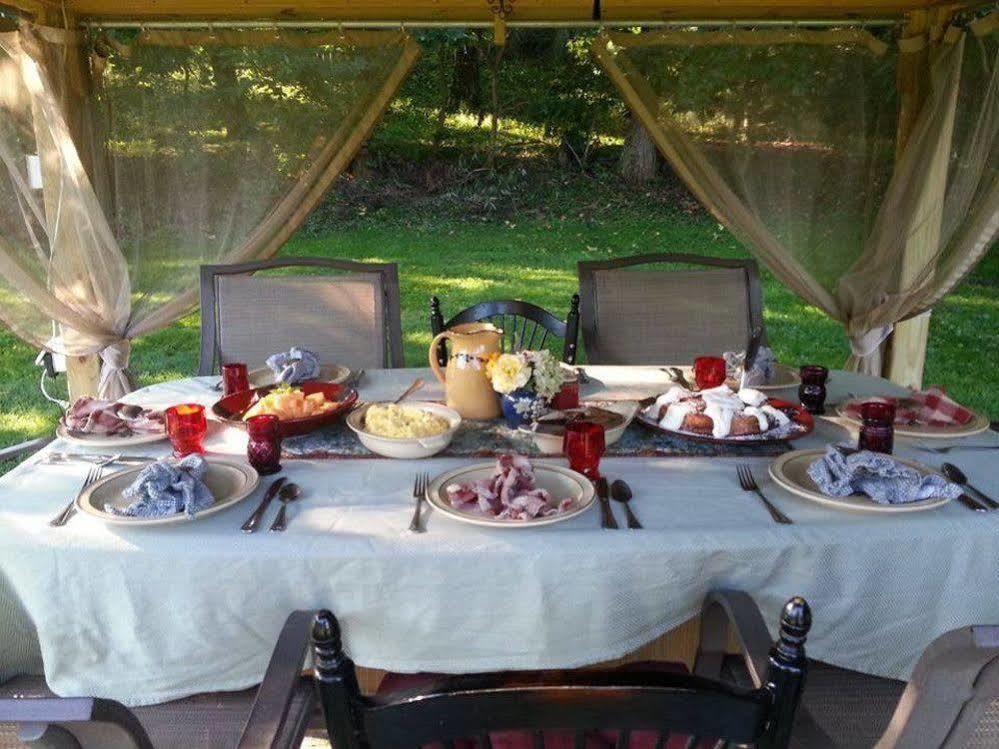 The Pines Of Dresden Bed and Breakfast Εξωτερικό φωτογραφία