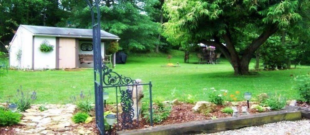 The Pines Of Dresden Bed and Breakfast Εξωτερικό φωτογραφία